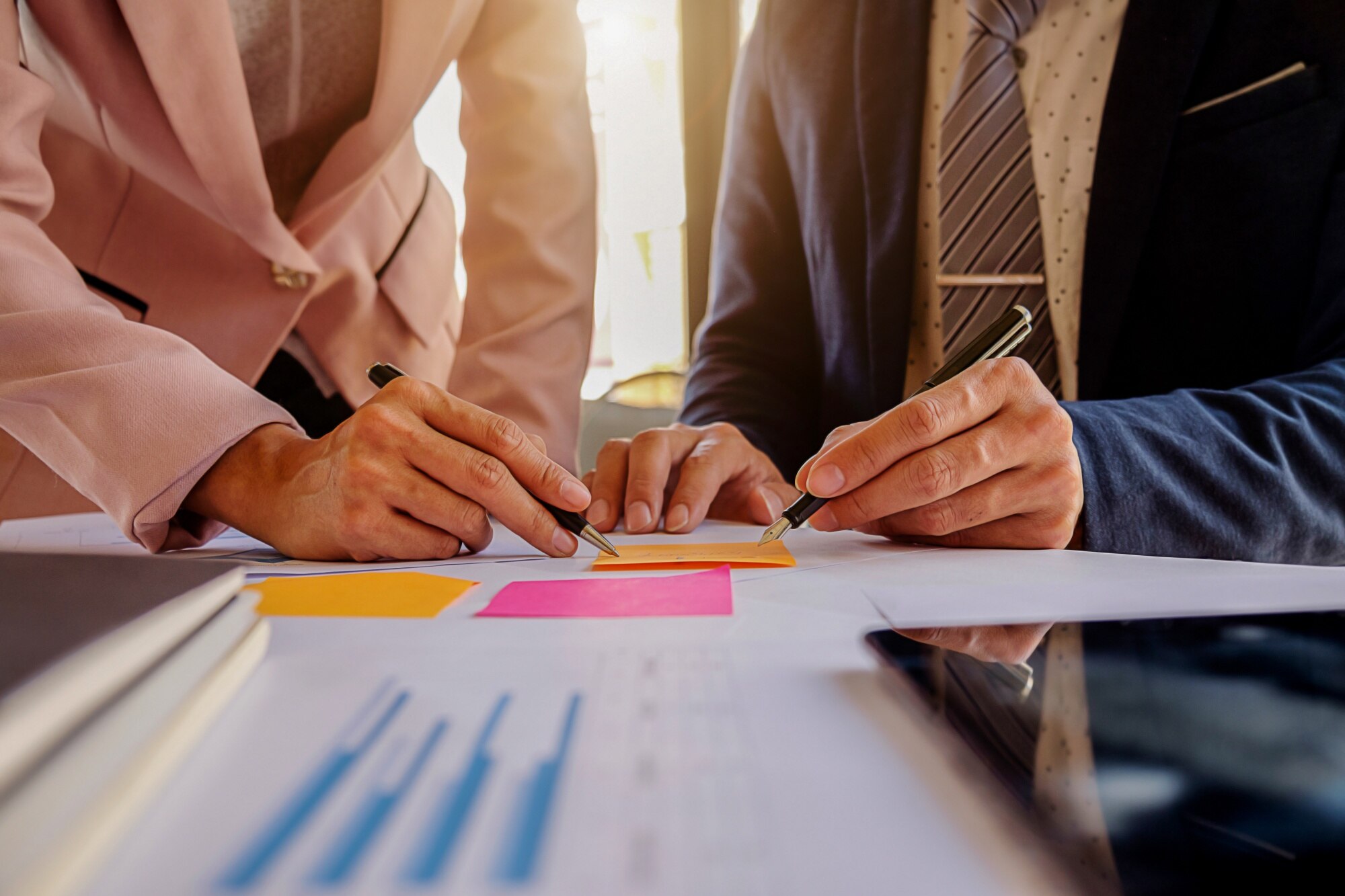accounting-hands-businessman-statistics-discussing-business_1418-42